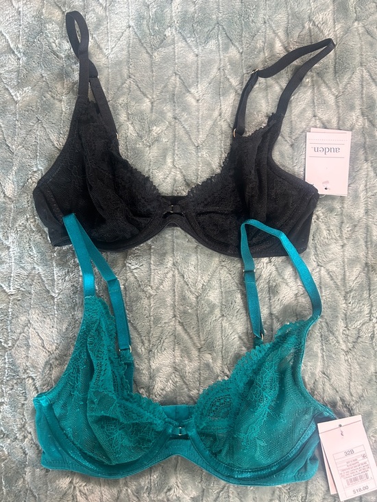Auden Other - Auden Lace Underwire Bra in Black and Teal